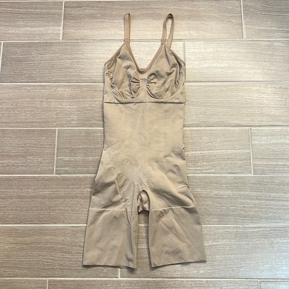 Spanx Mid-Thigh Bodysuit (Size L)